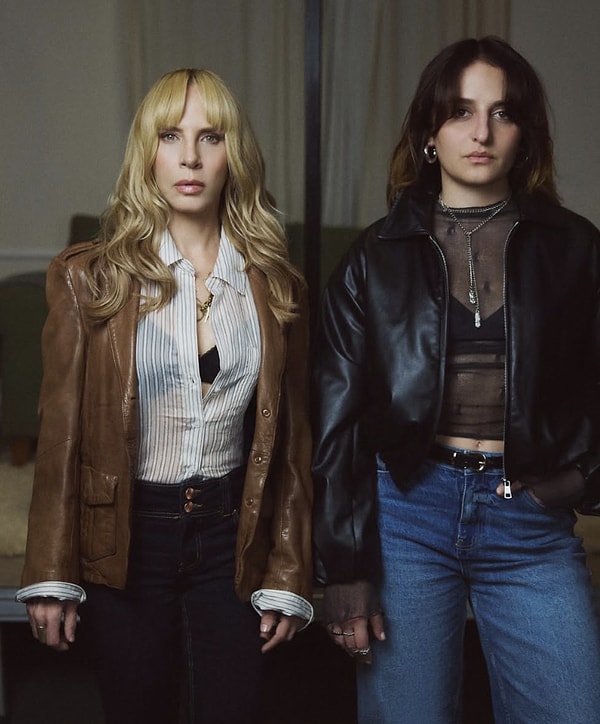 Türk pop müziğinin en güçlü ve en tanınan seslerinden biri olan Sertab Erener, yıllardır müzik dünyasındaki başarısıyla adından söz ettirmeye devam ediyor.