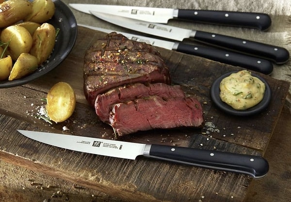 Evde şef bıçağı keskinliği: Zwilling 4’lü Biftek Bıçağı Seti!