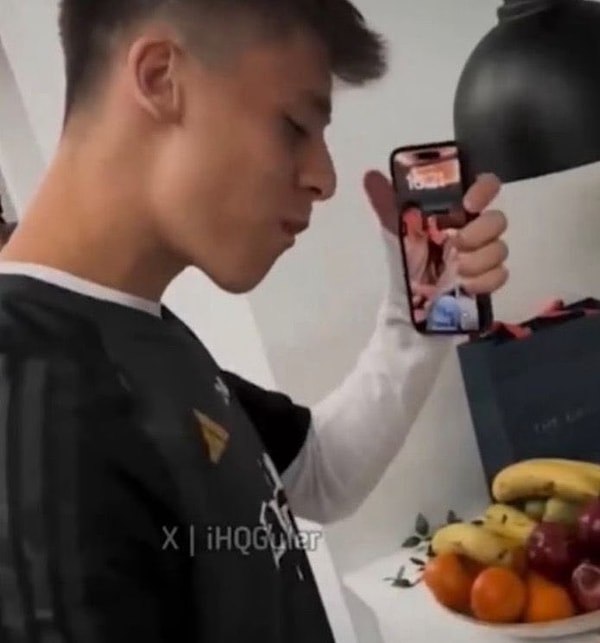 Bu kez ise sosyal medyada çiftle ilgili farklı bir detay gündeme geldi.