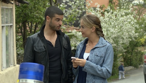 Arka Sokaklar'da Sinan Komiser karakterine hayat veren Berk Oktay, fenomen dizi hakkında itirafta bulundu.