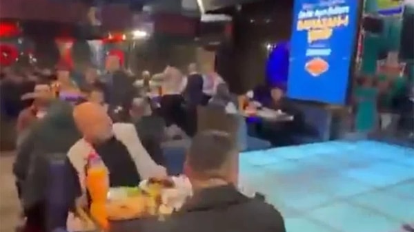 Ankara'da bir pavyonda iftar verildi.