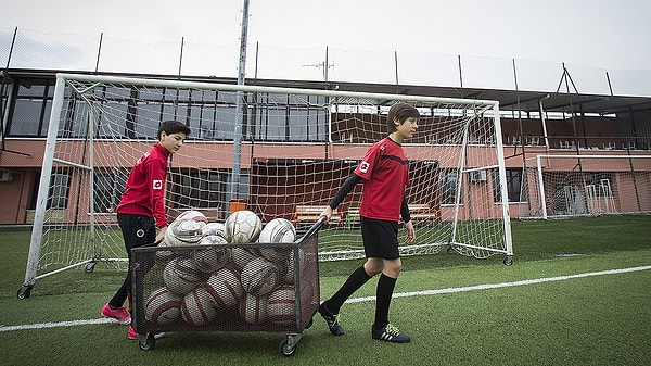 Futbolculardan forma istemiş, hiçbirinden alamamıştı.