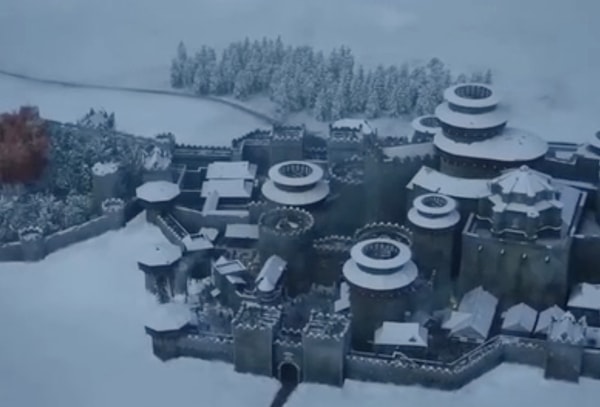 Bir diğer dikkat çeken detay ise Stark ailesinin evi Winterfell ile ilgili.