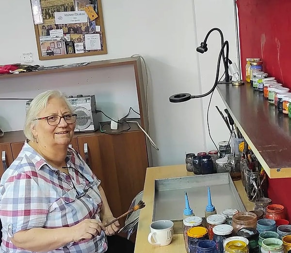 Ebru öğrenmek isteyen genç sanatçılara en önemli tavsiyeniz ne olur?