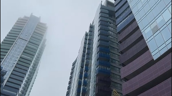 Polis ekipleri çevrede geniş güvenlik önlemi alırken, olayla ilgili inceleme başlatıldı.