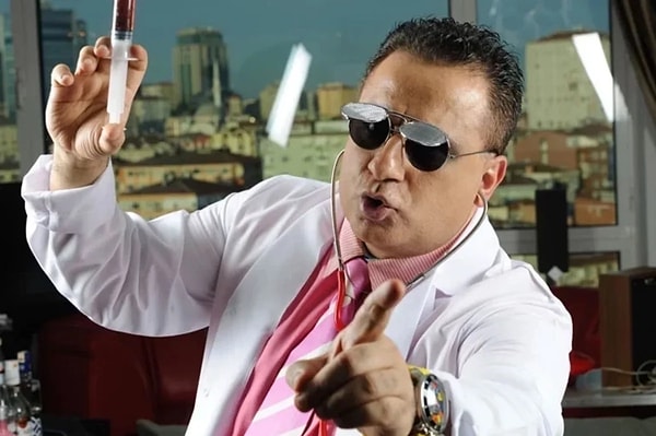 2010’lu yılların başında magazin dünyası adeta tek bir konuya kilitlenmişti. Erol Köse’nin Hadise hakkında yaptığı sert ve sınırları zorlayan açıklamalar gündeme bomba gibi düşmüştü.