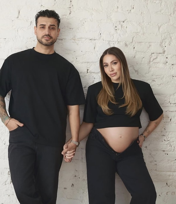 Uzun yıllardır birlikte olan ve ilişkilerini evlilikle taçlandıran Damla Altun ile Uğur Şengül çifti, geçtiğimiz aylarda yaptıkları paylaşımla bebek beklediklerini duyurmuştu.