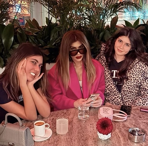 Bir dönem “İşte Benim Stilim” yarışmasıyla hayatımıza giren sosyal medya fenomeni Nihal Candan, 21 Haziran 2025'te hayatını kaybetti.