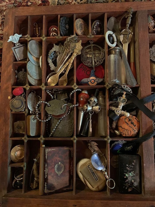 6. Çöplükten bulunan küçük objeler koleksiyonu