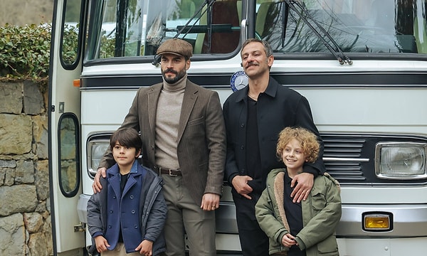 2018-2013 yılları arasında yayınlanan Succession dizisinin Veliaht kadrosuyla Türkiye'ye uyarlanacağı iddia edildi.