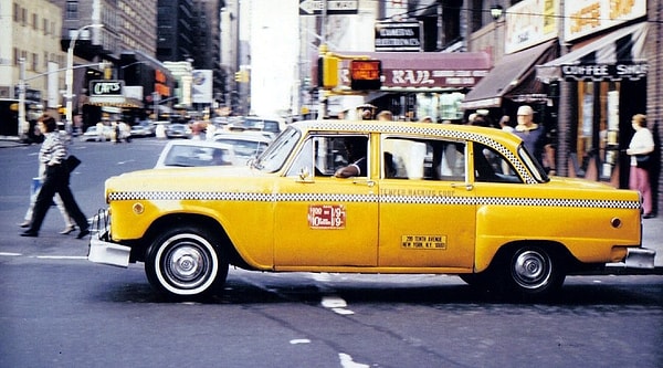 Taksi ve dolmuş, otobüs gibi toplu taşıma araçlarındaki gördüğünüz kareler var ya meğer sadece görsel olsun diye konulmamış!