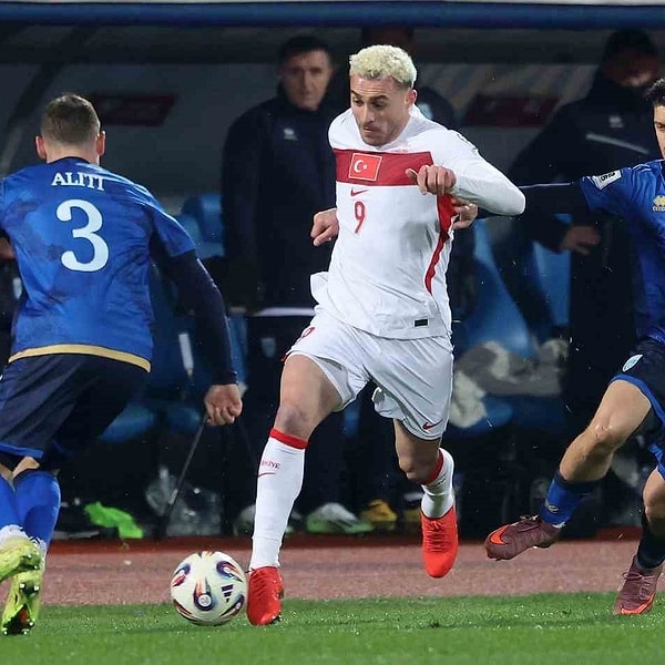 FIFA Dünya Kupası Avrupa Elemeleri play-off turu finalinde Türkiye deplasmanda Kosova'yı Kerem Aktürkoğlu'nun golüyle 1-0 yendi. Ay yıldızlılar 24 yıl sonra Dünya Kupası'na katılma başarısı gösterdi.