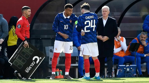 Fransız taraftarlar da bu duruma tepki gösterdi.