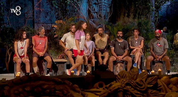 Acun Ilıcalı, Seren Ay'ın nişanlısının tehdit mesajlarını açıkladı, Seren Ay yarışmayı bıraktı.