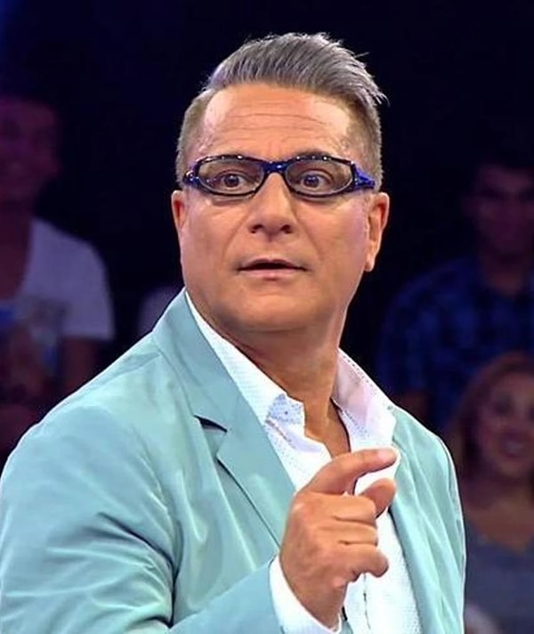 Mehmet Ali Erbil, yıllardır hem televizyon kariyeri hem de özel hayatıyla magazin gündeminin en çok konuşulan isimlerinden biri olmayı sürdürüyor.