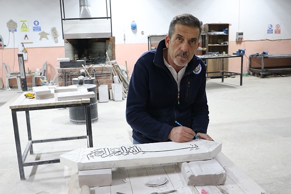 “Taş sevgisi anlatılmaz, yaşanır” diyen İnal, işine olan bağlılığını şu sözlerle dile getiriyor: