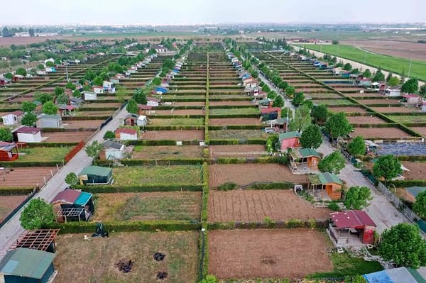 Türkiye’de sayısı binleri bulan hobi bahçelerinin yıkılacağı ve sahiplerine ciddi cezalar kesileceği iddia ediliyordu.
