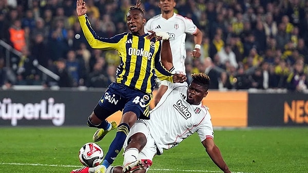 Fenerbahçe, Beşiktaş’ı son dakikalarda Kerem Aktürkoğlu’nun bulduğu penaltı golüyle 1-0 mağlup etti ve zirveyle puan farkını maç fazlasıyla 1’e kadar indirdi.