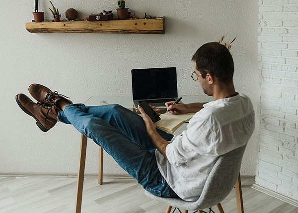 Terfi Beklerken Yeni Müdürü Eğitmesi İstendi, O da Hiçbir Şey Anlatmadan Ayrıldı