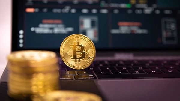 Yatırım araçlarındaki bu ralli sadece kıymetli metallerle sınırlı kalmadı; dijital varlık tarafında da dikkat çekici bir ivmelenme kaydedildi.