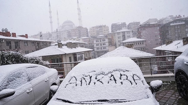 Başkent Ankara'da ise mevsim normallerinin dışına çıkan bir hava durumu yaşanacak.