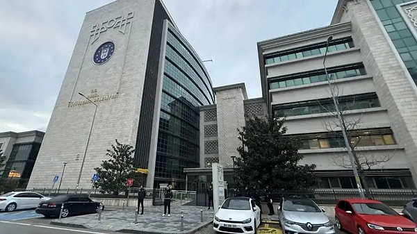 Bursa Büyükşehir Belediye Başkanı Mustafa Bozbey’in tutuklanmasının ardından belediye meclisi yeni başkanvekili için toplandı.