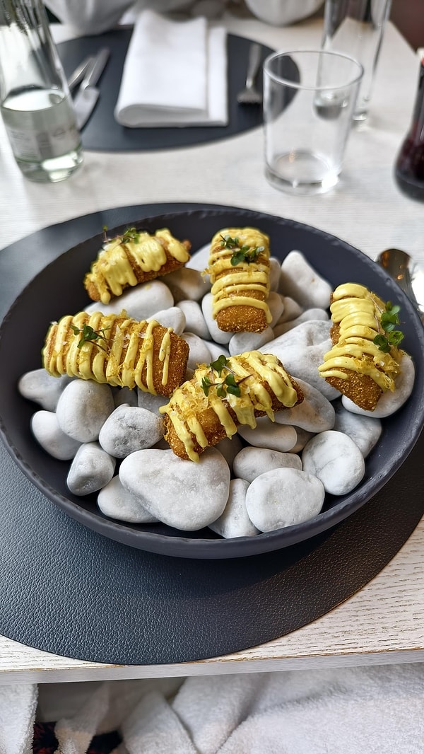 7. Aman dikkat: Taşlar yenmiyor!