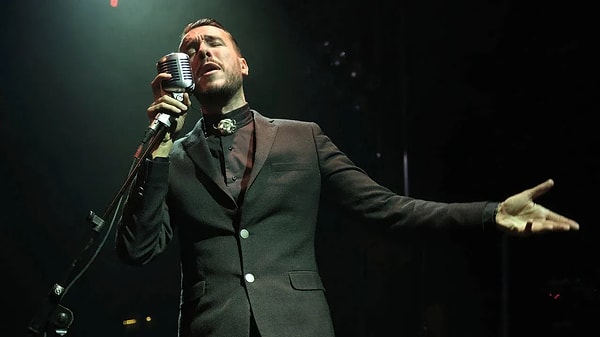 Ünlülere yönelik yasaklı madde soruşturması kapsamında hakkında gözaltı kararı verilen isimlerden Cem Adrian'dan ilk açıklama geldi.