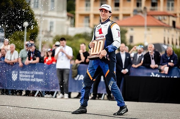 Kerem Kazaz'dan Büyük Başarı