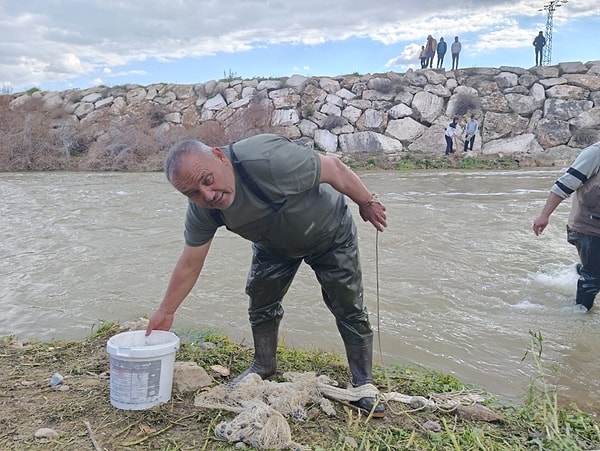 Afyonkarahisar’ın Sandıklı ilçesindeki barajların tam doluluk oranına ulaşması ve fazla suyun tahliye edilmesi, Kufi Çayı için dönüm noktası oldu.