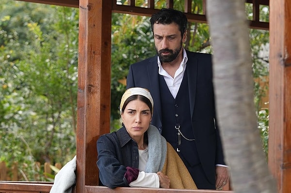 Taşacak Bu Deniz'de Şerif karakterine hayat veren Aytek Şayan, hemen her hafta oyunculuğuyla ekrana kilitlemeye devam ediyor.