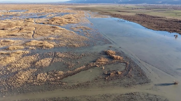 Yağışlar arttı, göl tabanı yıllar sonra yeniden suyla buluştu
