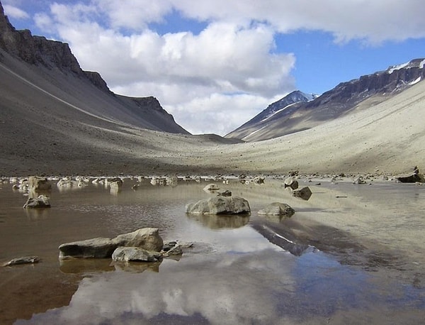 Bilim insanları gölü Mars araştırmaları için inceliyor