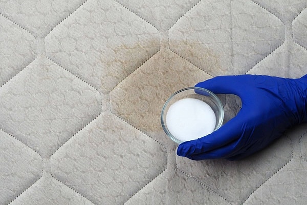 Yataklar sandığınızdan daha fazla nem ve koku biriktiriyor