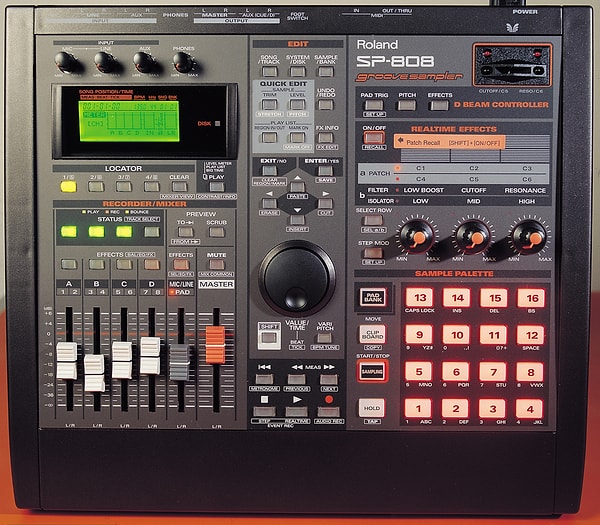 Bahsettiğimiz kısmı kesip ayrı bir projede kullandığımızda adı "sample" oluyor. 80'lerin sonuna geldiğimizde "sampler" cihazları ucuzlayıp yaygınlaşıyor.
