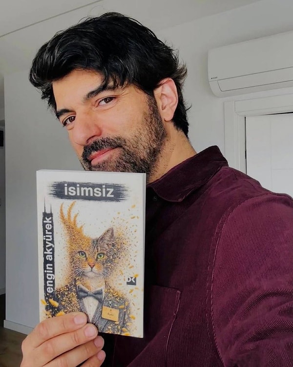 Ekranların en karizmatik ve en “cool” isimlerinden biri olan Engin Akyürek, yıllardır hem Türkiye’de hem de yurt dışında geniş bir hayran kitlesine sahip.