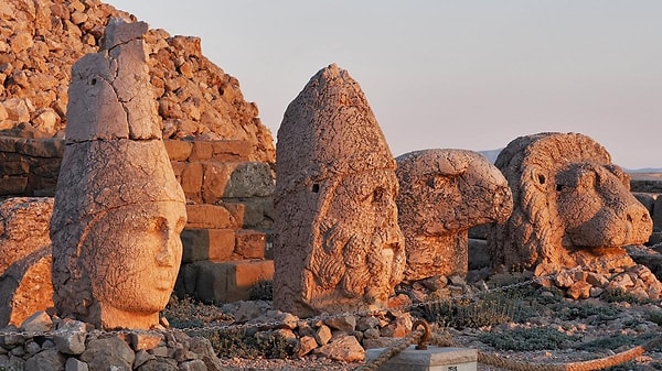 Nemrut Dağı - Zirvedeki Devler