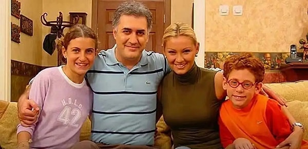 2002 yılında hayatımıza giren Çocuklar Duymasın o kadar sevildi ki defalarca kez tekrarını izledik.