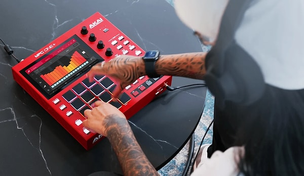 80’lerin sonunda bir kutu çıktı: Akai MPC.