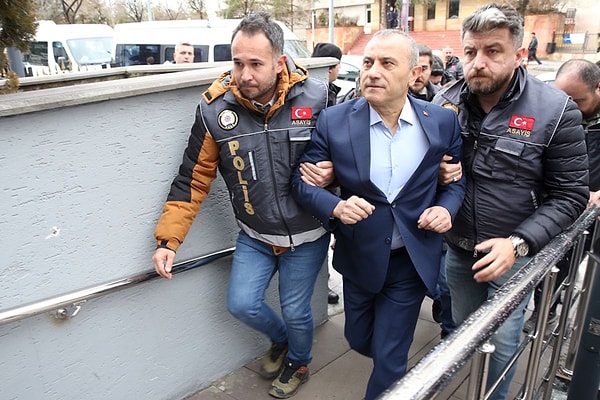 Gazeteci Tolga Şardan, Gülistan Doku soruşturmasında tutuklanan eski Tunceli Valisi Tuncay Sonel hakkında çok konuşulacak bir haberi gündeme getirdi.