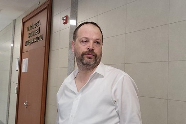 Fatih Tezcan hakkında Atatürk'e ve Cumhuriyet'e yönelik skandal ifadeleri nedeniyle yakalama kararı çıkarıldı.