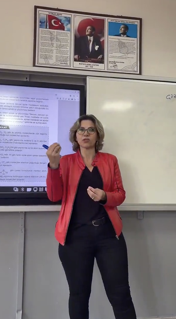 Bir öğretmenin sınıfta yaşanan disiplinsizlik anlarını sosyal medyada paylaşması tartışma yarattı.