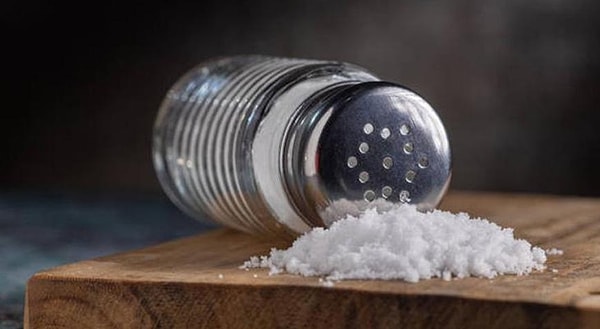 Ticari cam ustalarının Quora gibi platformlarda paylaştığı bir diğer makul açıklama ise yoğuşma ve güvenlik.