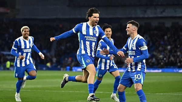 Ferdi Kadıoğlu için Manchester United harekete geçti.