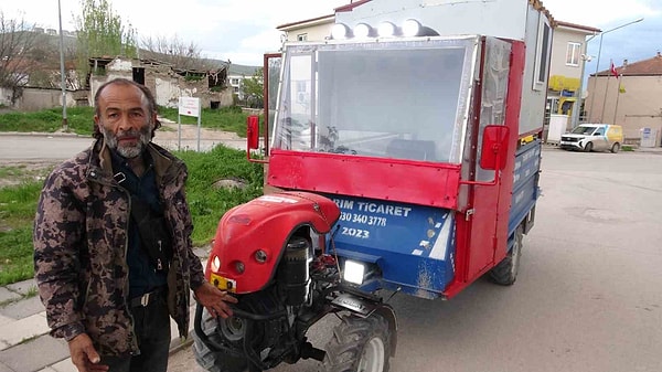 Malatya’da barınma sorunu yaşayan bir vatandaş, çözümü kendi aracını dönüştürmekte buldu.