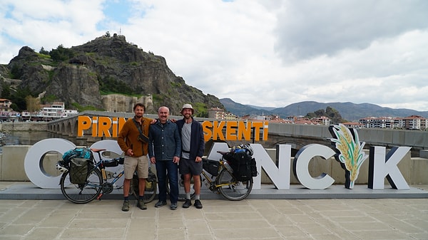 Anadolu’nun misafirperverliği, Çorumlu esnaf Ramazan Çalışkan sayesinde sınırları aşıyor.