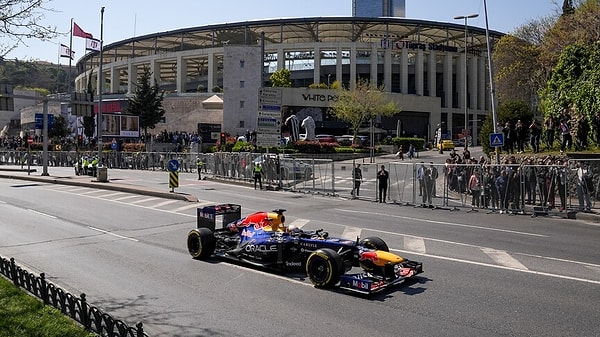 "Ev sahibi maliyetleri sebebiyle bazı ülkeler çekiliyor."