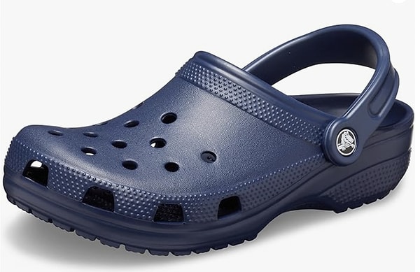 Crocs Classic Lacivert Terlik, her adımda eşsiz bir konfor deneyimi yaşatıyor.