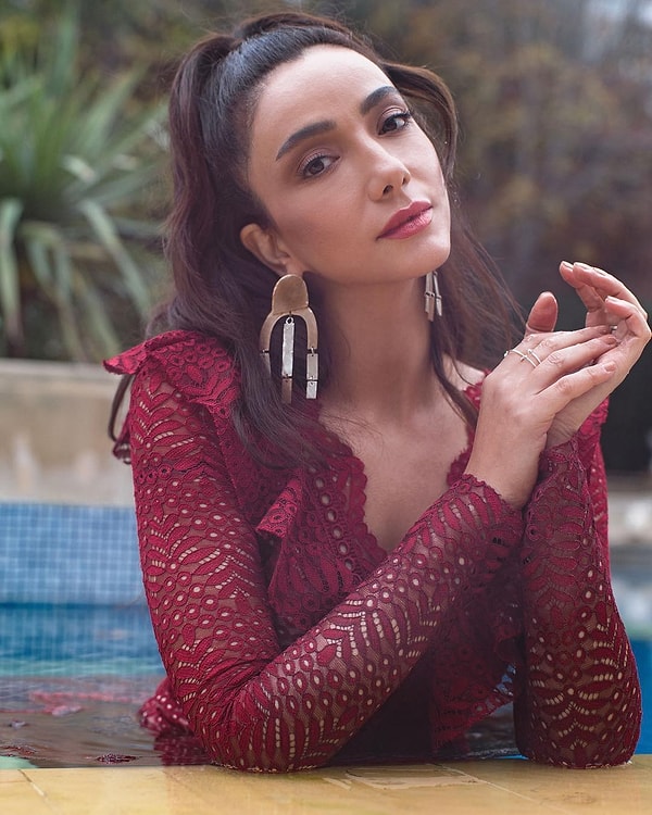 Sen Anlat Karadeniz'de Ulaş Tuna Astepe'yle birlikte rol alan Öykü Gürman'ın Taşacak Bu Deniz'e dahil olup olmayacağı merak konusuydu.