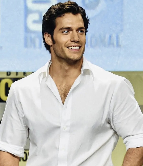 Henry Cavill, son olarak verdiği "basit" ilişki tavsiyesiyle adından bahsettirdi.